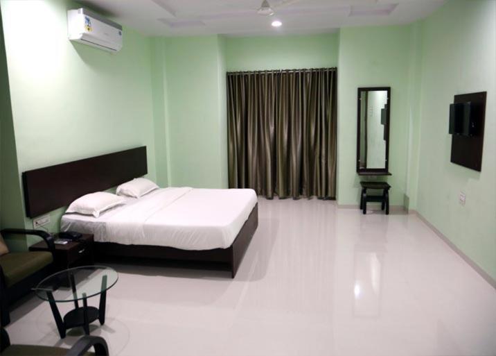 Hotel Varenya Inn Yavatmāl Exteriér fotografie